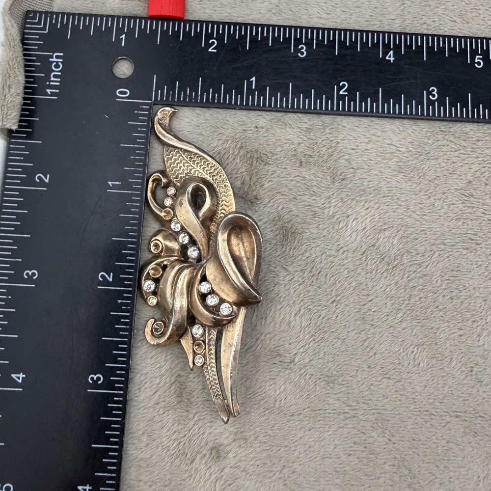Vintage Pot Metal Brooch Flower Gold Tone Rhinestone READ - Picture 8 of 9